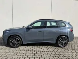 BMW X1 sDrive18dA M-Sport AHK SHZ DrivAss Parkass Bild 3