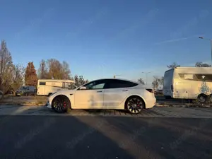 Tesla Model 3 .Allradantrieb DualMotor Performance