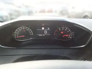 Peugeot 208 1.2 PureTech 100 Allure LED Navi PDC Kamera Bild 5