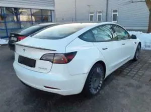 Tesla Model 3 PERFORMANCE DUAL-MOTOR NAVI/LED/PANO/DAB Bild 3