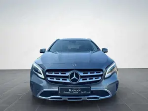 Mercedes-Benz GLA 180 Automatik*PANORAMA*360° Kamera*AHK*NAVI