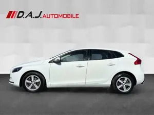 Volvo V40 D2 Geartronic Kinetic / NAV SHZ PDC BT Bild 2
