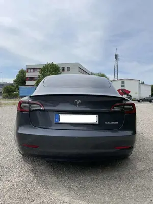 Tesla Model 3 Bild 3