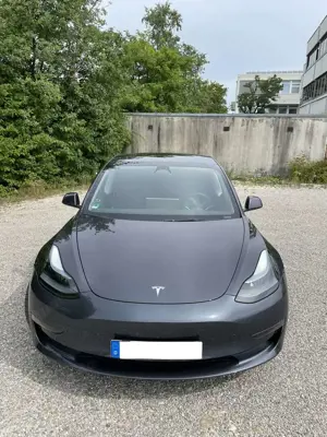 Tesla Model 3 Bild 2