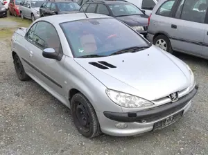 Peugeot 206 CABRIO 1.6 KLIMAA LEDER SHZ ALU SERVO ABS USB AUX Bild 2