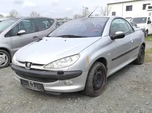 Peugeot 206 CABRIO 1.6 KLIMAA LEDER SHZ ALU SERVO ABS USB AUX Bild 4