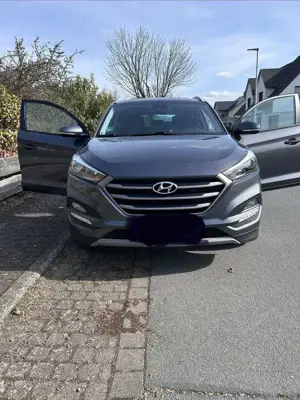 Hyundai TUCSON 2.0 CRDi 4WD Intro Edition