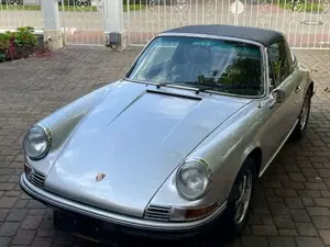 Porsche 911 Porsche 911S 2.2 Targa 1971 komplett restauriert Matching