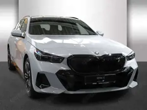 BMW i5 xDrive40