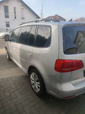Volkswagen Touran Touran Diesel 1.6 TDI DPF BlueMotion Technology Comfortline Bild 2