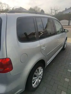 Volkswagen Touran Touran Diesel 1.6 TDI DPF BlueMotion Technology Comfortline Bild 5