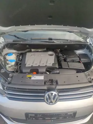 Volkswagen Touran Touran Diesel 1.6 TDI DPF BlueMotion Technology Comfortline Bild 3