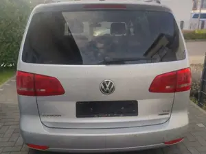 Volkswagen Touran Touran Diesel 1.6 TDI DPF BlueMotion Technology Comfortline Bild 4