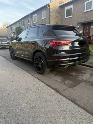 Audi Q3 Advanced S line AHK SHZ PDC Xenon 20 Zoll