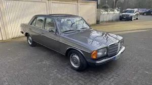 Mercedes-Benz Baureihe 123 230 E