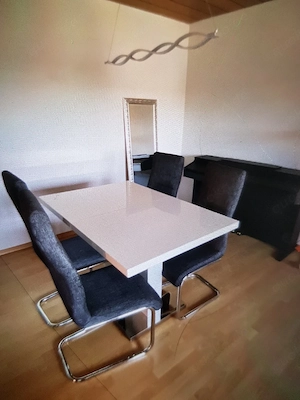 Esstisch mit 6 Stühlen 