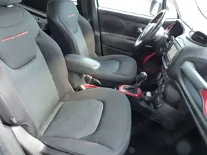 Jeep Renegade Trailhawk 4WD Automatik/Navi/AHK/2.Hd Bild 3