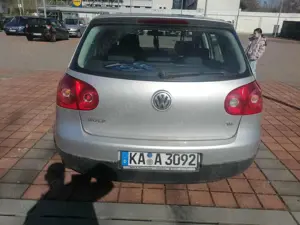 Volkswagen Golf 1.6 benzin Bild 5
