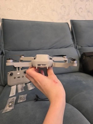 Dji mini 2 fly more combo + Nd Filter Set + 5 Akkus Bild 2