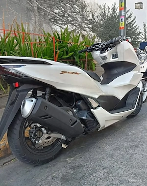 Honda PCX Weiß 2  km 