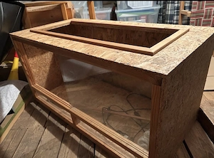 Holzterrarium mit Glasscheiben für Reptilien