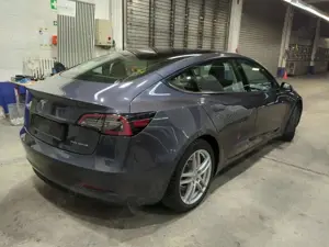 Tesla Model 3 Dual Motor AWD Wärmepumpe Autopilot Bild 2
