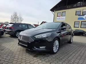 Ford Focus Turnier Titanium/ SHZ/ Lek.Hei./ TÜV NEU