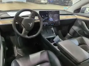 Tesla Model 3 Dual Motor AWD Wärmepumpe Autopilot Bild 3