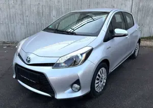 Toyota Yaris Hybrid Life