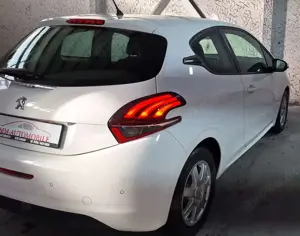 Peugeot 208 Active Bild 5