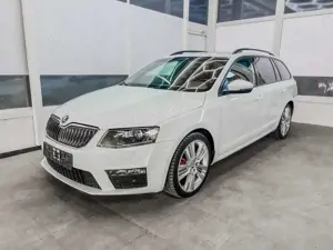 Skoda Octavia Combi 2.0 TDI DSG RS NAVI PANO SHZ XENON 2.0 RS...