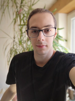 Devoter Junger Mann sucht dominantes Paar Bild 3
