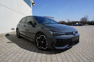 Volkswagen Golf 1.5eTSI R-line Pano Matrix 360° Kamera Navi