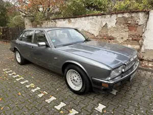 Jaguar XJ40 sovereign
