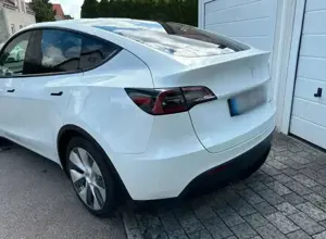 Tesla Model Y Model Y Long Range Dual Motor AWD Bild 3