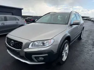 Volvo XC70 Summum 2WD Glasdach Standheizung Leder