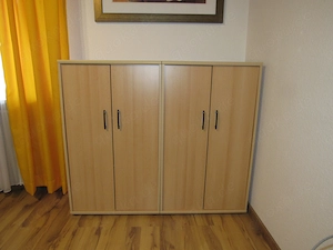 Verschenke zwei hochwertige Akten-Schränke von Hammerbach