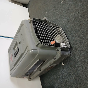 Petmate Sky Kennel Ultra  cm  Ausen : H 51,5  B 53  L 72 Innen: H 49 B 41,5 L62