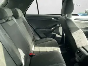 Volkswagen T-Roc 1,5 TSI DSG R-Line AHK/RFK/LED/NAVI/Sitzhe Bild 4