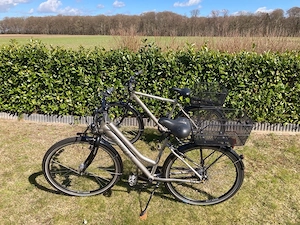 2 Cityräder( Damen und Herren), geflegt, fahrbereit - mit körben