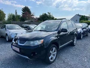 Mitsubishi Outlander 2.2 DI-D Intense 4WD 7.Sitze 1.Hand