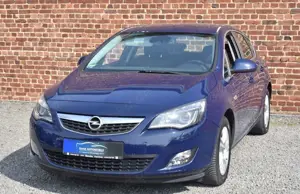 Opel Astra 1.6 KLIMA BI-XENON NAVI TEMPOMAT 8xALU AHK