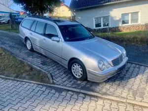 Mercedes-Benz E 240 E-Klasse T Elegance