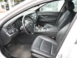 BMW 520 520d Aut Touring Klimaaut Navi Leder Bi-Xen Alu Bild 4