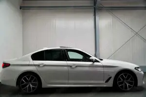 BMW 530 d xDrive M Sport SCHIEBEDACH LASER HUD KEY - image 4