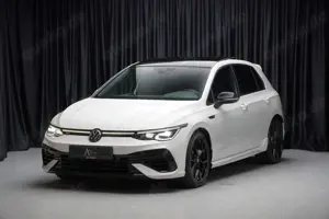 Volkswagen Golf R 4Motion Akrapovic*Pano* Sitzbelüftung*IQ