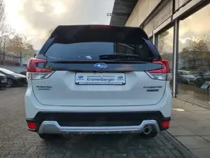 Subaru Forester 2.0ie Platinum Leder Schiebedach Navi Bild 4