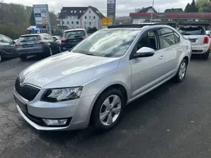 Skoda Octavia Elegance *PANO*PDC*STH*NAVI Bild 2
