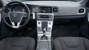 Volvo V60 KOMBI T4*MOMENTUM*AUT.*XENON*AHK* Bild 4
