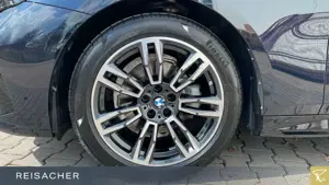 BMW 520 i Lim M Sport,Pano,AHK,DA+,Sthz.HuD,Pano Bild 3